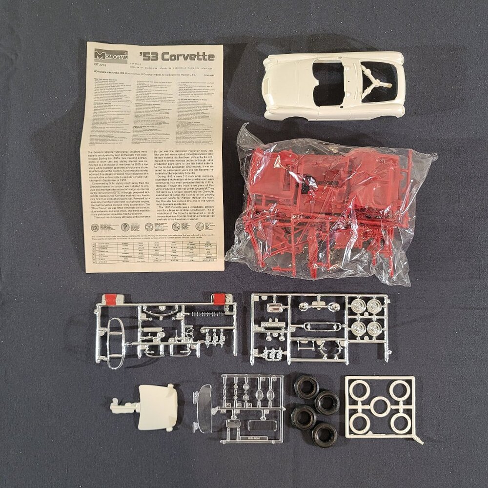 MONOGRAM ‘53 Corvette 1/24 Scale Model New Open Box 2291 - Picture 2 of 8